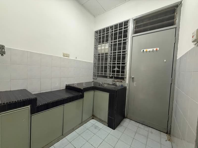 1.5-storey Terraced House for Sale in Pulai (Johor) - Joreen Lee - Kitchen - PropertyGuru.com.my