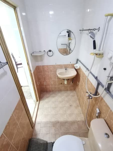 2-storey Terraced House for Sale in Taman Damai Jaya (Skudai) - Ruby Tan - Bathroom - PropertyGuru.com.my