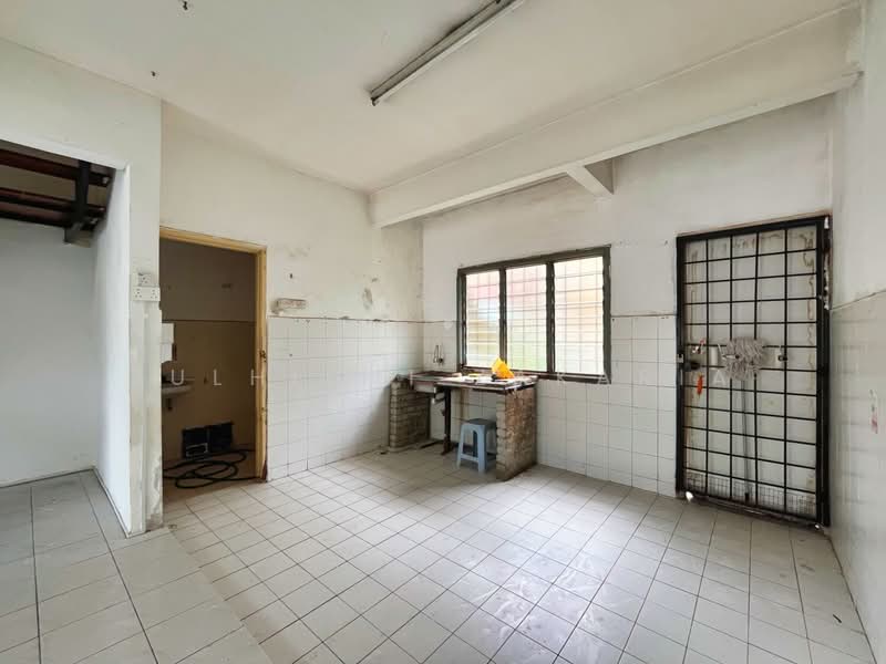 2-storey Terraced House for Sale in Taman Desa Mas (Rawang) - Zulhilmi Zakaria - Kitchen - PropertyGuru.com.my