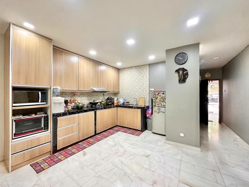 Townhouse for Sale in Country Heights (Kajang) - Atikah Azman - Kitchen - PropertyGuru.com.my