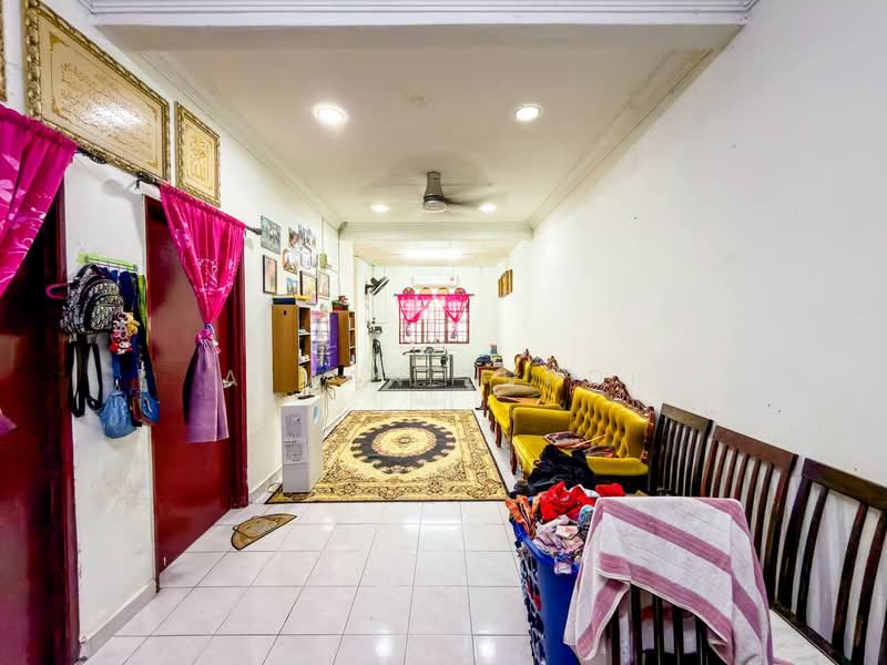 Taman Pahlawan Telok Panglima Garang untuk Untuk Dijual - RM 330,000, Feb 2026 - Living Room - PropertyGuru.com.my