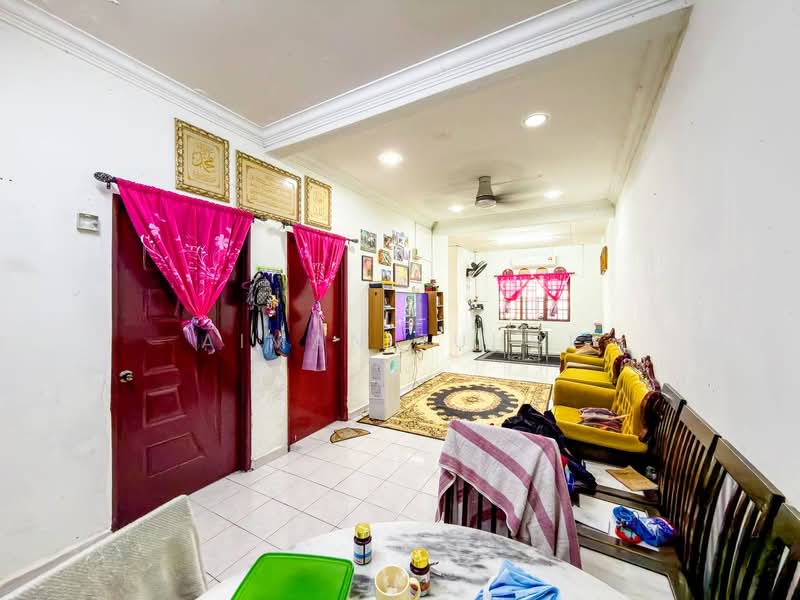 Taman Pahlawan Telok Panglima Garang untuk Untuk Dijual - RM 330,000, Feb 2026 - Living Room - PropertyGuru.com.my