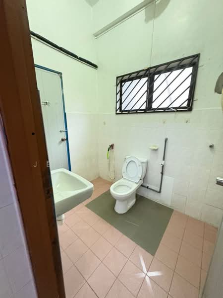 2-storey Terraced House for Sale in Taman Sri Putri (Skudai) - Jessica Boey - Bathroom - PropertyGuru.com.my