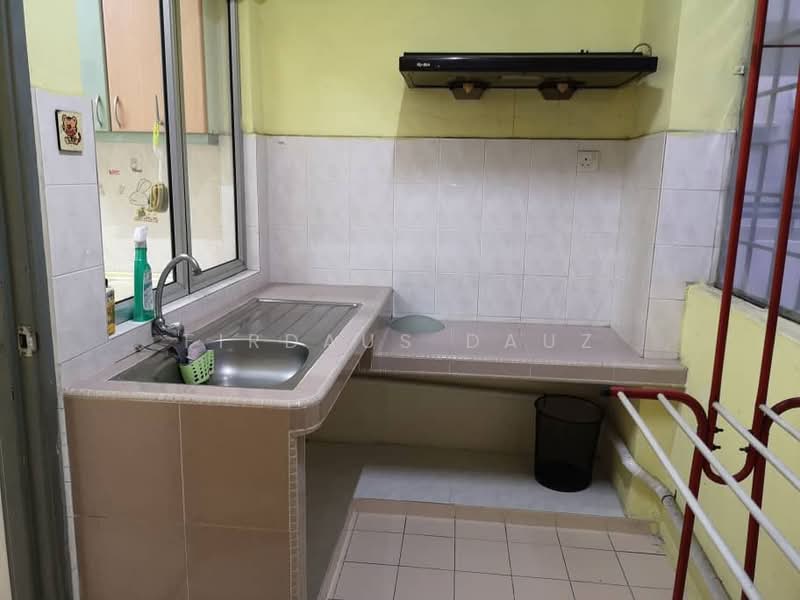Apartment for Sale at Suria Kipark Damansara - Firdaus Dauz - Kitchen - PropertyGuru.com.my