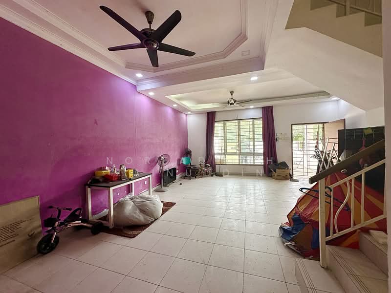 2-storey Terraced House for Sale in Puncak Alam (Selangor) - NORFADILAH ZAINUDDIN - Living Room - PropertyGuru.com.my