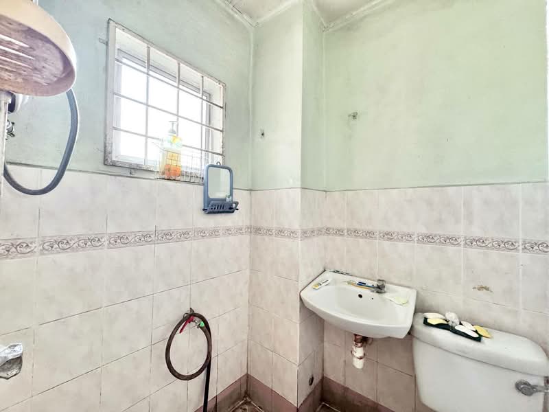 Bandar Baru Bangi Seksyen 8 untuk Untuk Dijual - RM 455,000, Apr 2026 - Bathroom - PropertyGuru.com.my