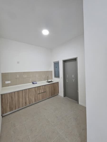 Condominium for Rent at Lakefront Residence - Amirul Fikry Zulkifly - Kitchen - PropertyGuru.com.my