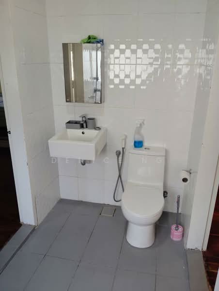 3-storey Terraced House for Sale in Seri Kembangan (Selangor) - Denice Ng - Bathroom - PropertyGuru.com.my