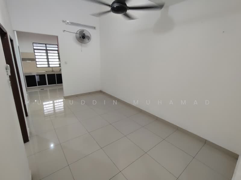 1-storey Terraced House for Sale in Hutan Melintang (Perak) - Muinuddin Muhamad - Kitchen - PropertyGuru.com.my