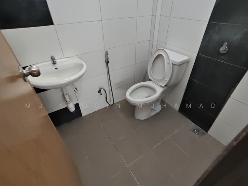 1-storey Terraced House for Sale in Hutan Melintang (Perak) - Muinuddin Muhamad - Bathroom - PropertyGuru.com.my