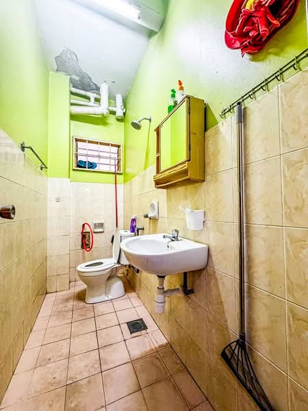 2-storey Terraced House for Sale in Kajang (Selangor) - AIMAN ZUHDI - Bathroom - PropertyGuru.com.my