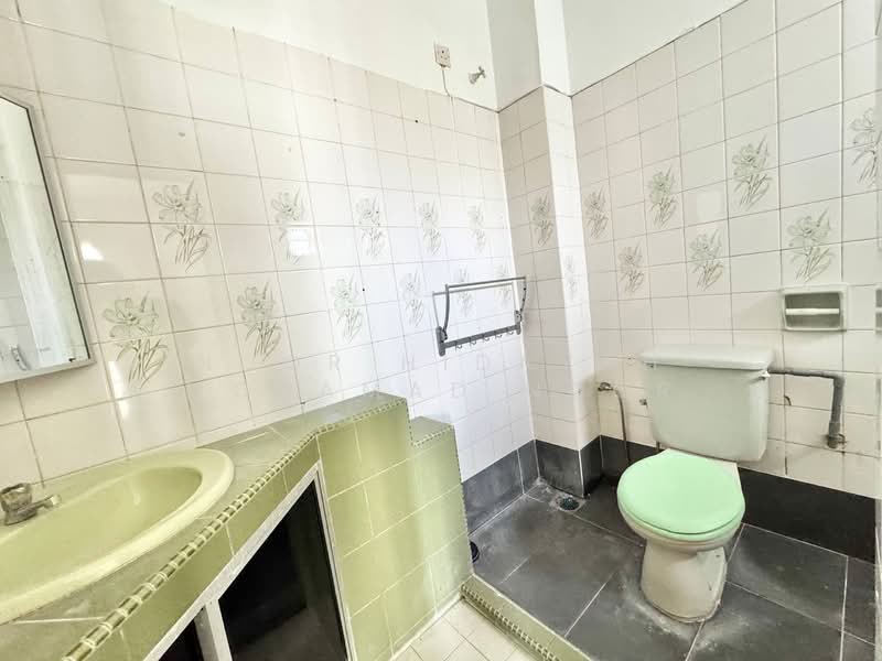 2-storey Terraced House for Sale in Usj 9 (Subang Jaya) - Noor Hidayah Mohamad Noor - Bathroom - PropertyGuru.com.my