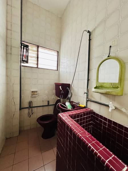 Taman Cempaka untuk Untuk Dijual - RM 750,000, Feb 2026 - Bathroom - PropertyGuru.com.my
