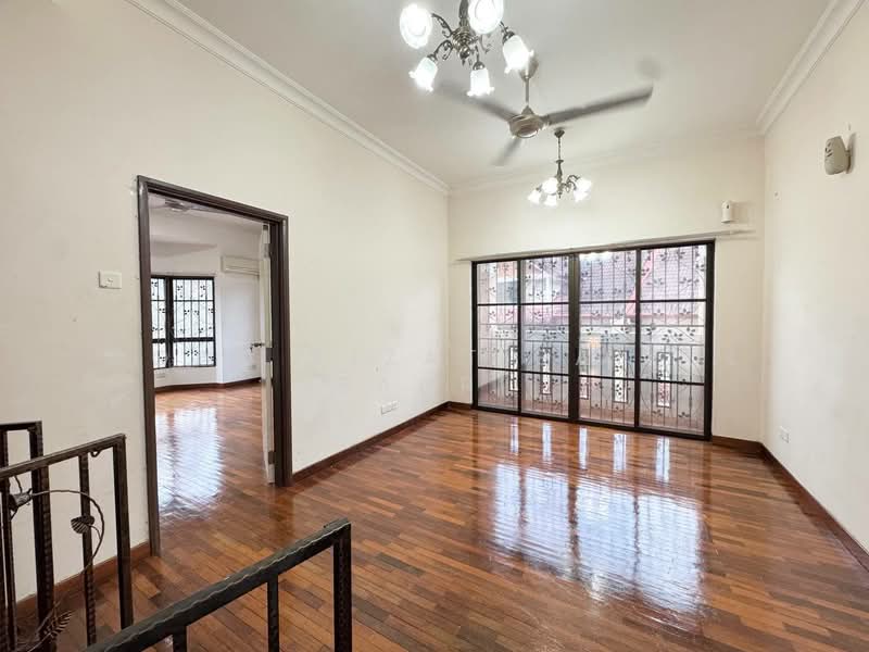 2.5-storey Terraced House for Sale in Presint 16 (Putrajaya) - Mohd Aizat Saiful Bahri - Living Room - PropertyGuru.com.my