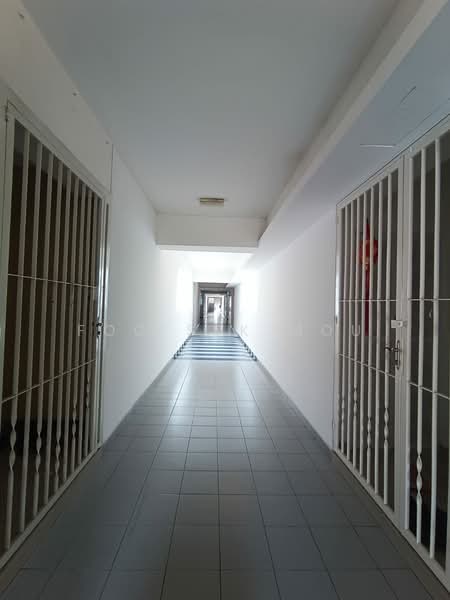 Condominium for Rent at The Zest @ Kinrara 9 - Foo Sek Mou - Corridor - PropertyGuru.com.my