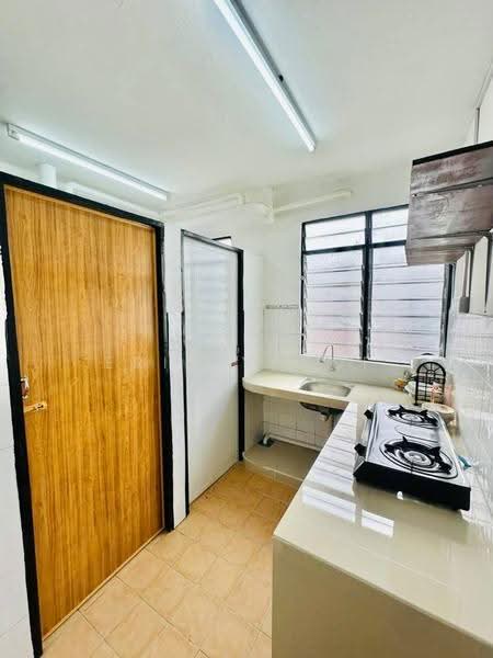 Flat for Rent at Desa Mentari PJS 2 - Erin Yusof - Kitchen - PropertyGuru.com.my