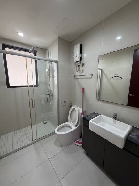Bay Laurel @ Country Garden Danga Bay untuk Untuk Dijual - RM 699,999, Mac 2026 - Bathroom - PropertyGuru.com.my