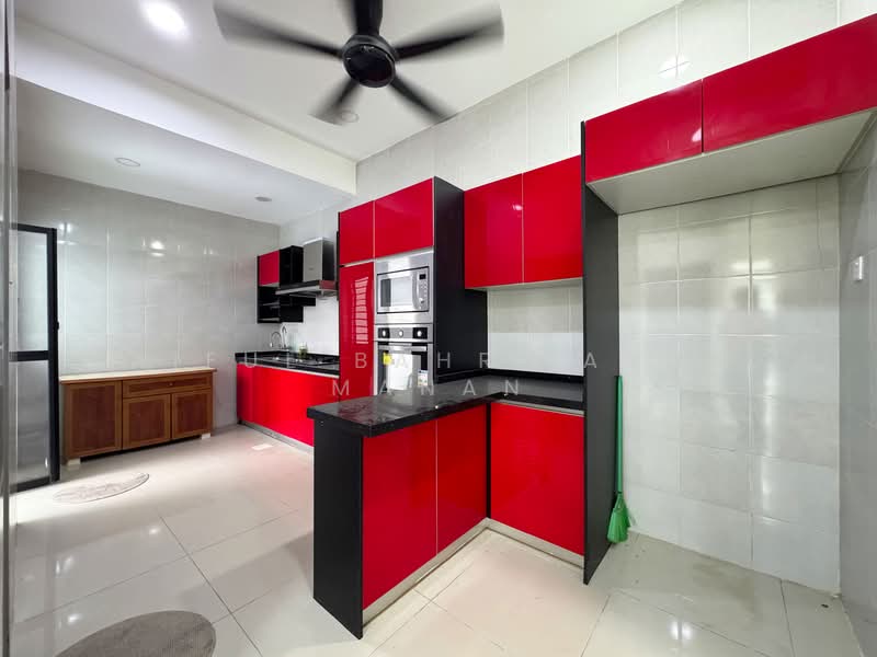 Semi-Detached House for Sale in Bandar Saujana Putra (Tanjong Duabelas) - Saiful Bahri Abdul Manan - Kitchen - PropertyGuru.com.my