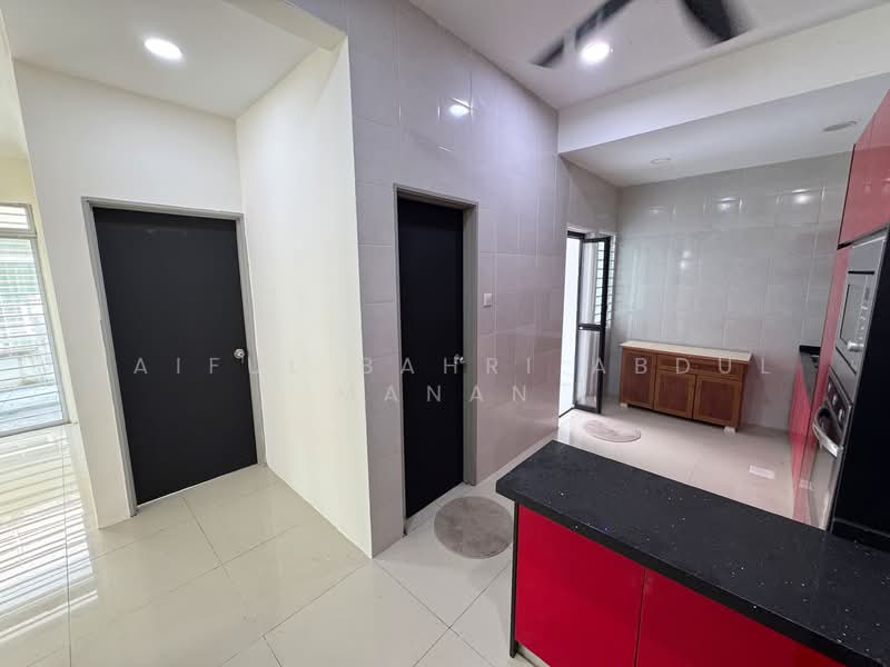 Semi-Detached House for Sale in Bandar Saujana Putra (Tanjong Duabelas) - Saiful Bahri Abdul Manan - Kitchen - PropertyGuru.com.my