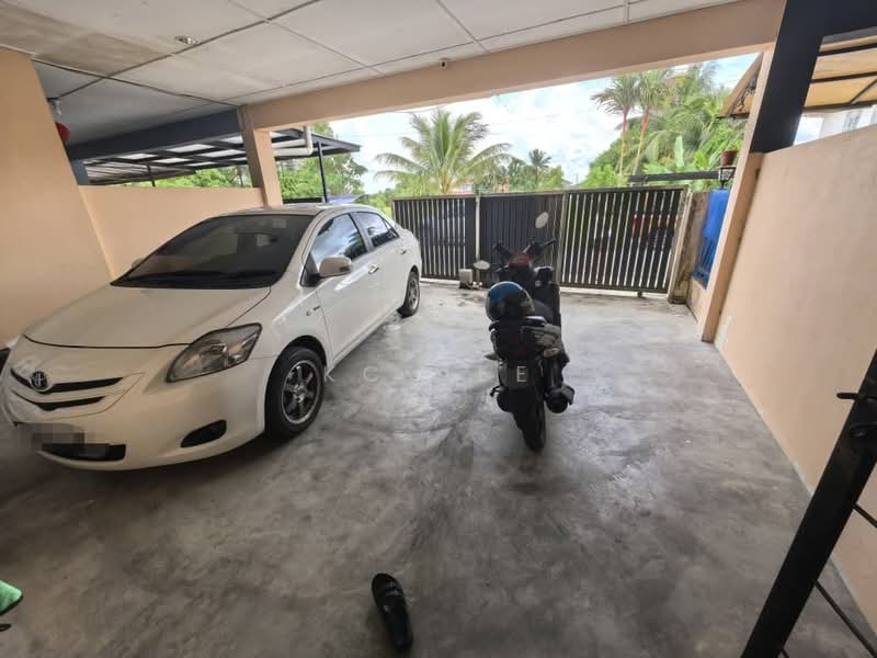 2-storey Terraced House for Sale in Kuching (Sarawak) - KC Jee - Car Park - PropertyGuru.com.my