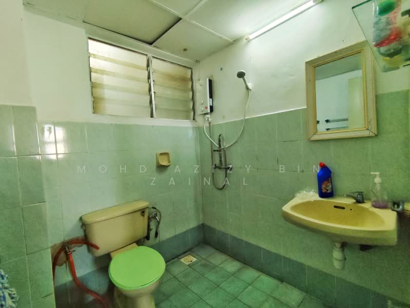 Condominium for Sale at Gurney Heights - Mohd Azizy bin Zainal - Bathroom - PropertyGuru.com.my