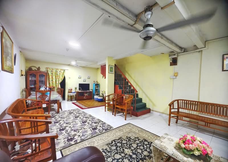 Taman Selayang Utama untuk Untuk Dijual - RM 379,000, Feb 2026 - Living Room - PropertyGuru.com.my