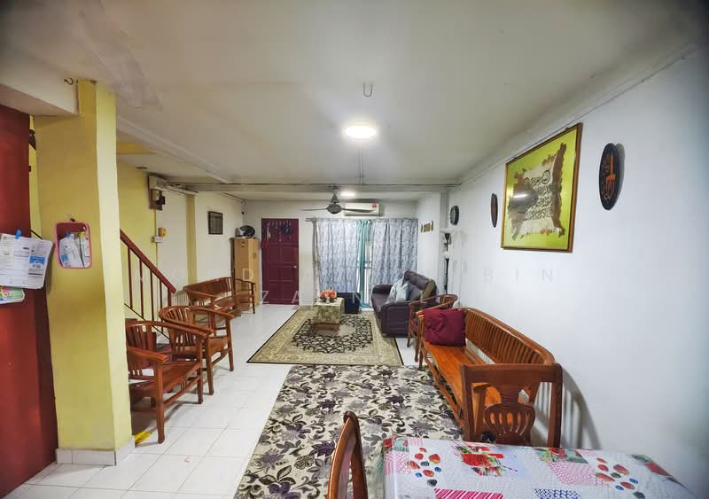 Taman Selayang Utama untuk Untuk Dijual - RM 379,000, Feb 2026 - Living Room - PropertyGuru.com.my
