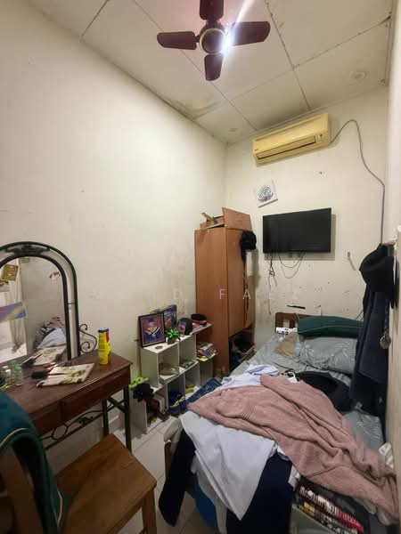 1-storey Terraced House for Sale in Taman Sierra Perdana (Masai) - Mohd Faez - Bedroom - PropertyGuru.com.my