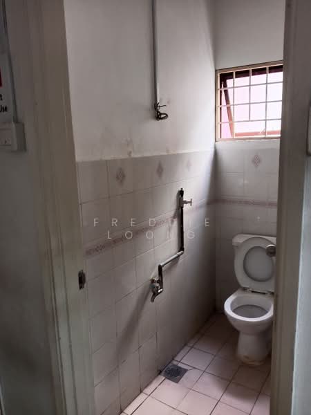 Shop / Office for Rent in SS 26, Taman Mayang Jaya (Petaling Jaya) - Freddie Loong - Bathroom - PropertyGuru.com.my