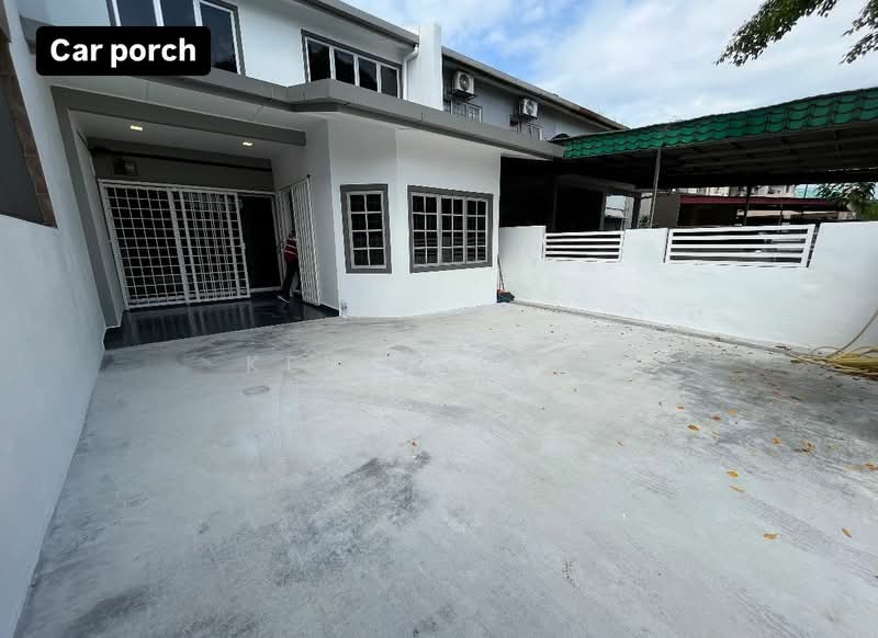 2-storey Terraced House for Sale in Taman Sri Buloh (Sungai Buloh) - Kevin Loke - Porch - PropertyGuru.com.my