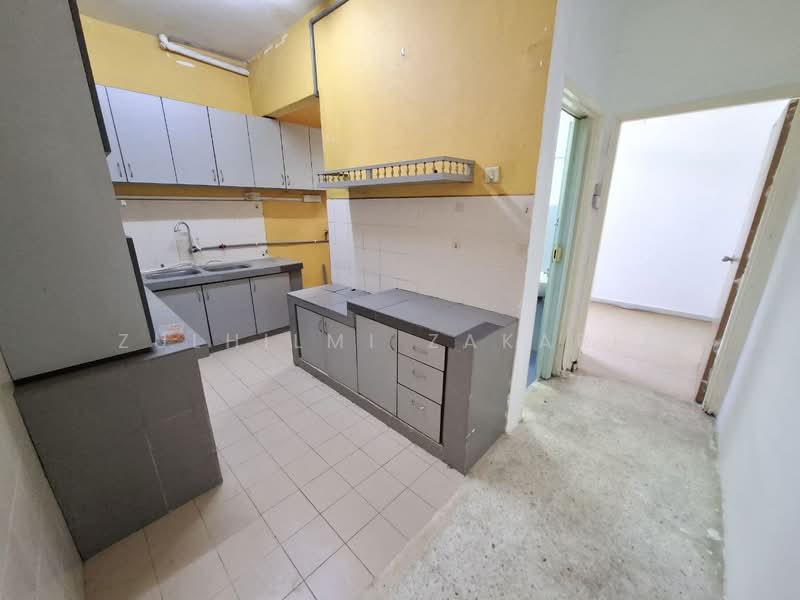 Rumah Flat untuk Dijual di Ukay Perdana - Zulhilmi Zakaria - Kitchen - PropertyGuru.com.my