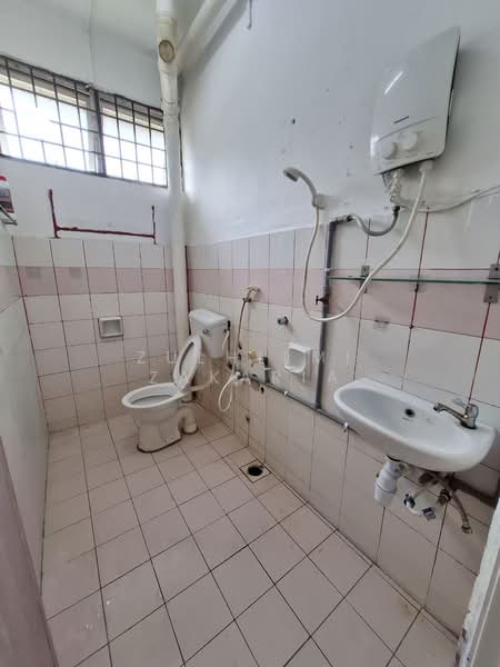 Rumah Flat untuk Dijual di Ukay Perdana - Zulhilmi Zakaria - Bathroom - PropertyGuru.com.my