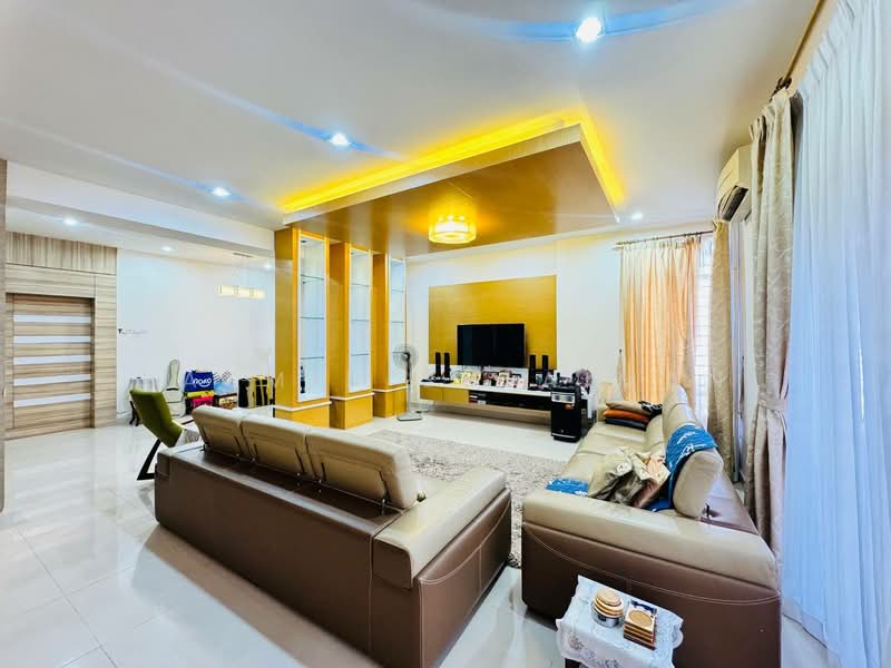 Bungalow for Sale in Bandar Nusa Rhu (Shah Alam) - Yasmin Sulaiman - Living Room - PropertyGuru.com.my