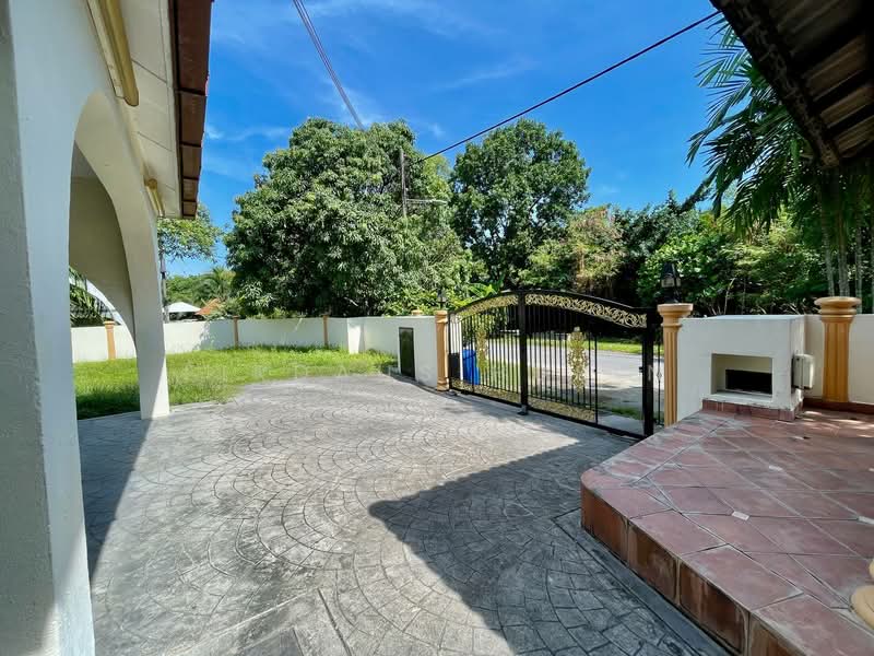 Semi-Detached House for Sale in Seksyen 9 (Shah Alam) - Firdaus Husin - Exterior - PropertyGuru.com.my