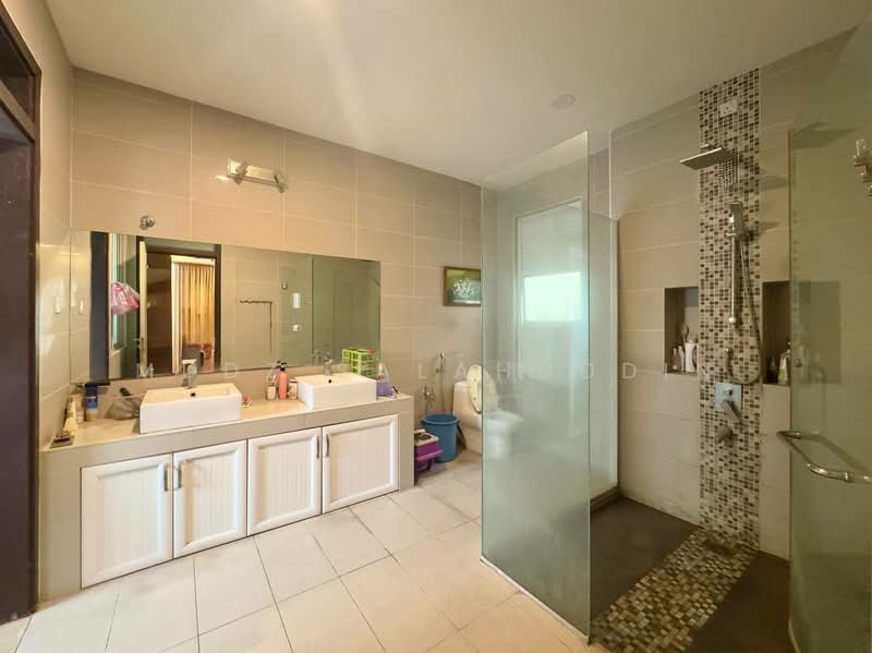Semi-Detached House for Sale in Alam Damai (Cheras) - Mudz Salahuddin - Bathroom - PropertyGuru.com.my