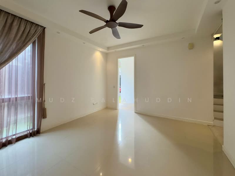 3-storey Terraced House for Sale in Cyberjaya (Selangor) - Mudz Salahuddin - Living Room - PropertyGuru.com.my