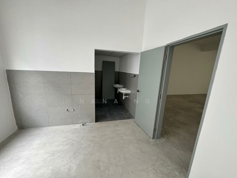 Shop / Office for Rent in Austin Crest (Johor Bahru) - Nana Ng - Bathroom - PropertyGuru.com.my