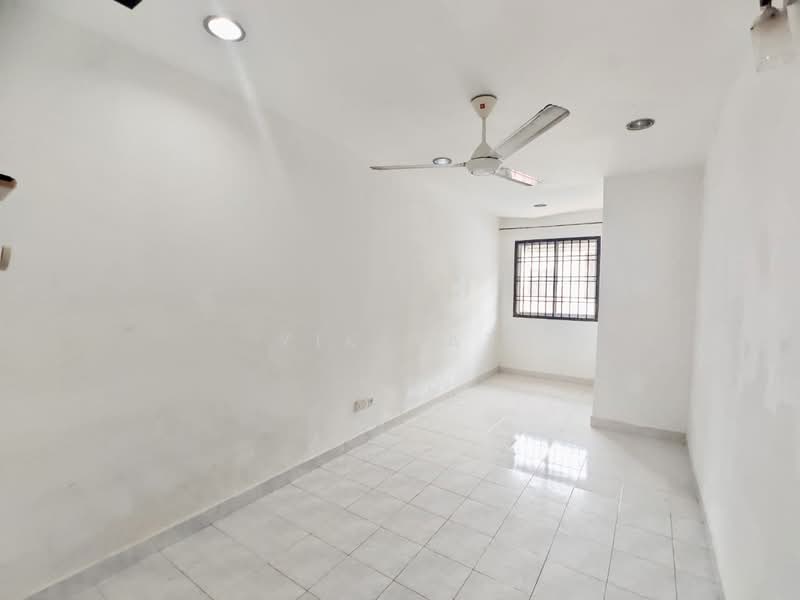 2-storey Terraced House for Sale in Taman Setia Indah (Tebrau) - Yik Tat - Living Room - PropertyGuru.com.my