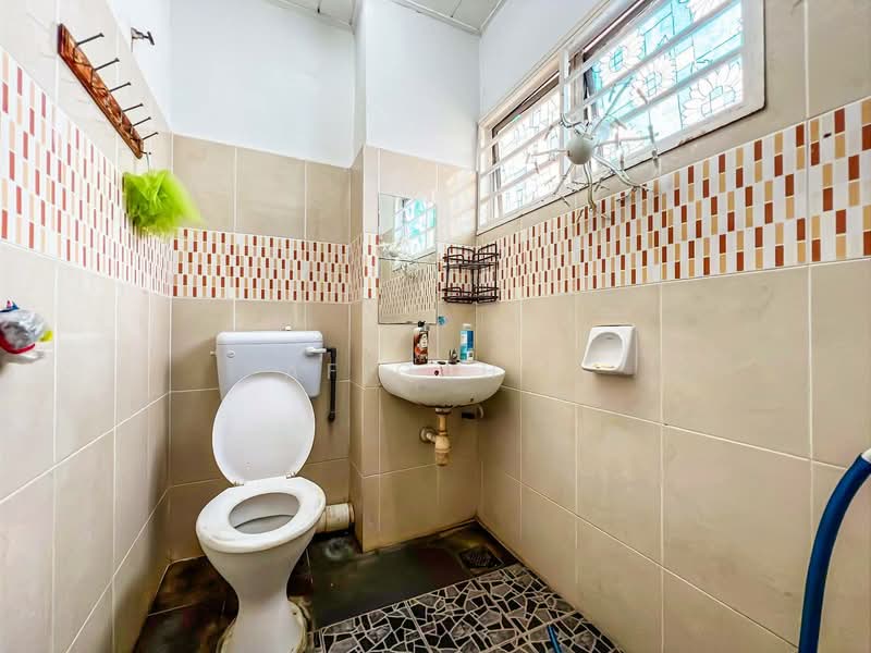 Terraced House for Sale in Subang Jaya (Selangor) - Afiqah . - Bathroom - PropertyGuru.com.my