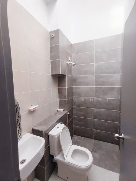 2-storey Terraced House for Sale in Alam Sari (Bangi) - Ilman Nahri - Bathroom - PropertyGuru.com.my