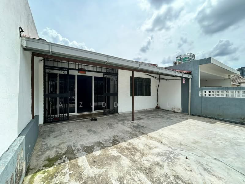 1-storey Terraced House for Sale in Kelana Jaya (Petaling Jaya) - Aizuddin Ali - Exterior - PropertyGuru.com.my