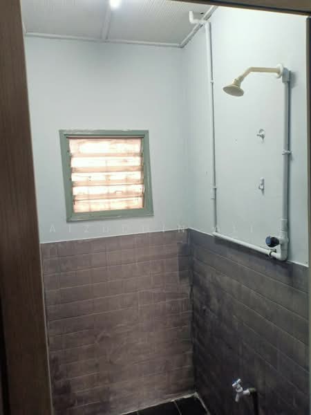 1-storey Terraced House for Sale in Kelana Jaya (Petaling Jaya) - Aizuddin Ali - Bathroom - PropertyGuru.com.my