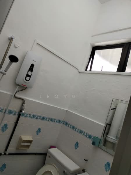 Rumah Flat untuk Dijual di Taman Sri Setia - Leong . - Bathroom - PropertyGuru.com.my