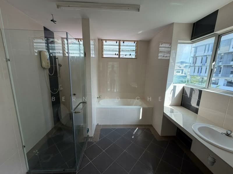Semi-Detached House for Rent in Pantai Jerejak (Bayan Lepas) - Bernard Chew - Bathroom - PropertyGuru.com.my