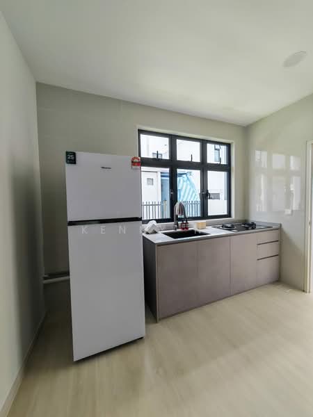 Cluster House for Rent in Taman Mount Austin (Tebrau) - Kenny Ng - Kitchen - PropertyGuru.com.my