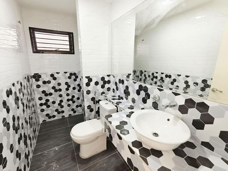 2-storey Terraced House for Sale in Klang (Selangor) - Aizuddin Ali - Bathroom - PropertyGuru.com.my