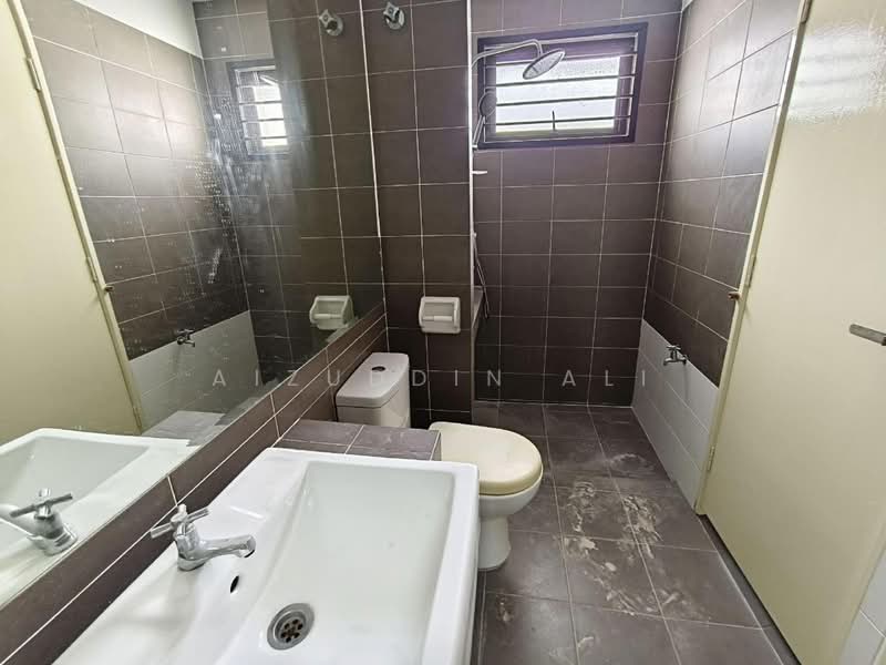 2-storey Terraced House for Sale in Klang (Selangor) - Aizuddin Ali - Bathroom - PropertyGuru.com.my