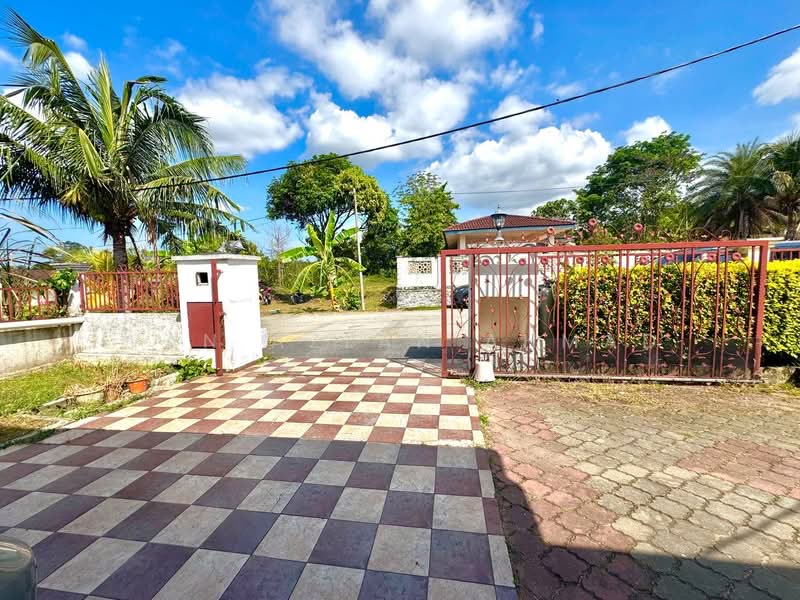 Bungalow for Sale in Bagan Pinang (Port Dickson) - Wan Azlan Ahmad - Exterior - PropertyGuru.com.my
