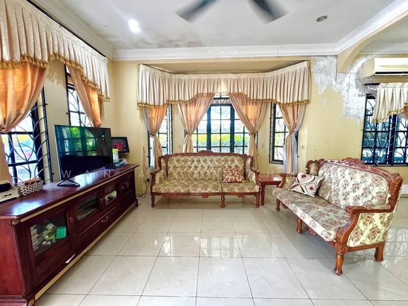 Bungalow for Sale in Bagan Pinang (Port Dickson) - Wan Azlan Ahmad - Living Room - PropertyGuru.com.my