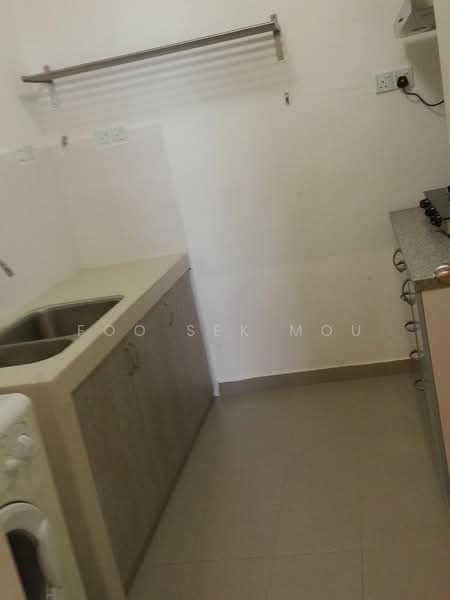 Condominium for Rent at The Zest @ Kinrara 9 - Foo Sek Mou - Kitchen - PropertyGuru.com.my